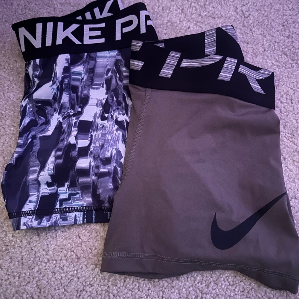 Woman’s Nike Pros